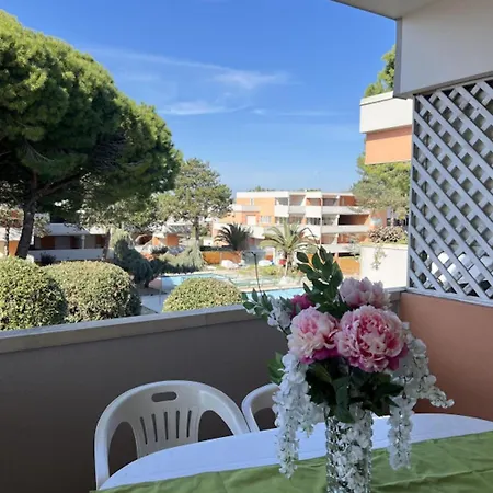 Flat With Terrace Overlooking The Pool Appartement