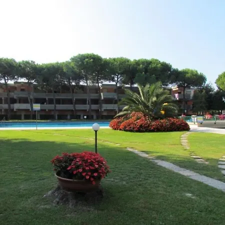 Flat With Terrace Overlooking The Pool *
