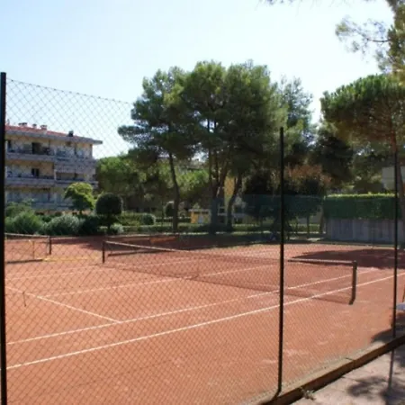 Апартаменты Flat With Terrace Overlooking The Pool