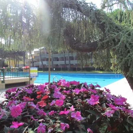 Flat With Terrace Overlooking The Pool Appartement *