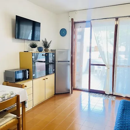 Flat With Terrace Overlooking The Pool