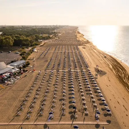 Flat With Terrace Overlooking The Pool Bibione