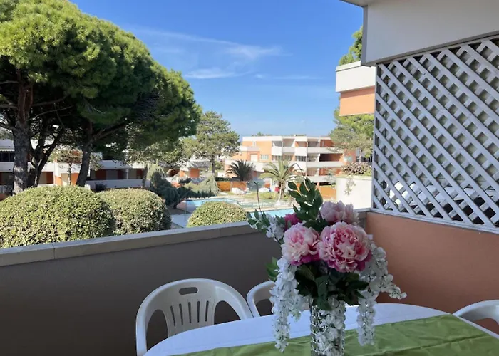 Flat With Terrace Overlooking The Pool Apartament